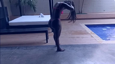 culona y tetona se desahoga follando